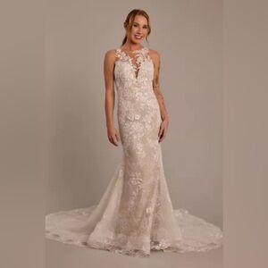 Wedding dress fits like a size 2